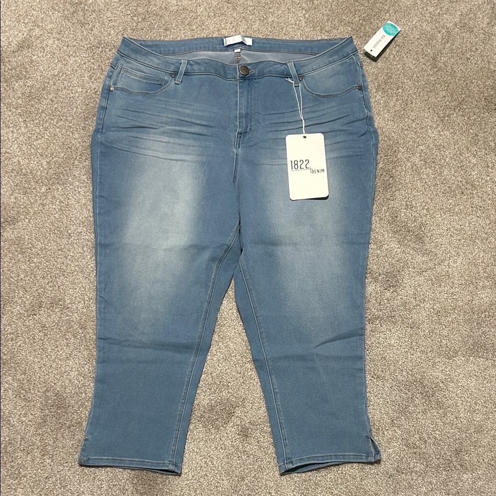 1822 Denim Light Blue Jean Capri